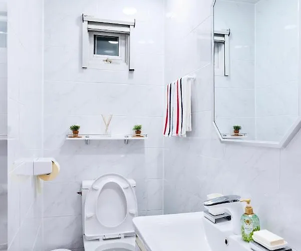 Oyo Myeongdong 5 Hostel Seoul