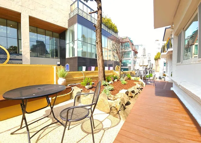 Oyo Myeongdong 5 Hostel *