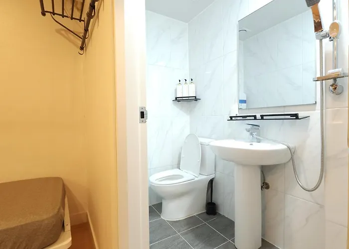 Oyo Myeongdong 5 Hostel