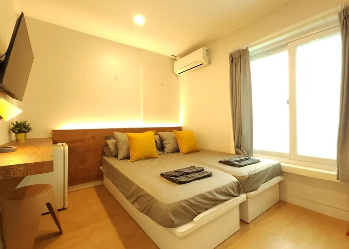 Oyo Myeongdong 5 *