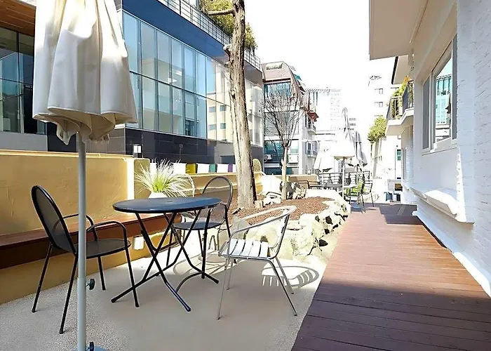 Hostel Oyo Myeongdong 5 *